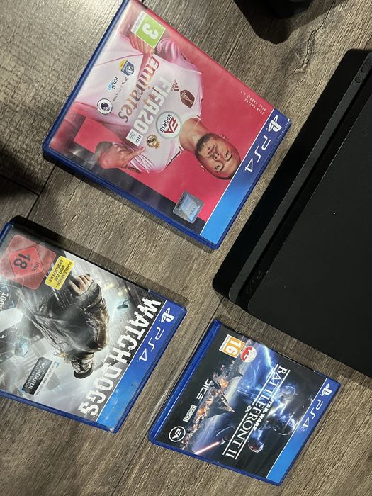 Konsola ps4 slim , pad Sony + gry
