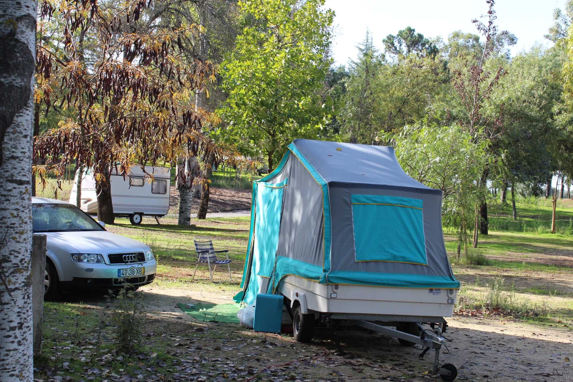 Atrelado tenda c/cama casal