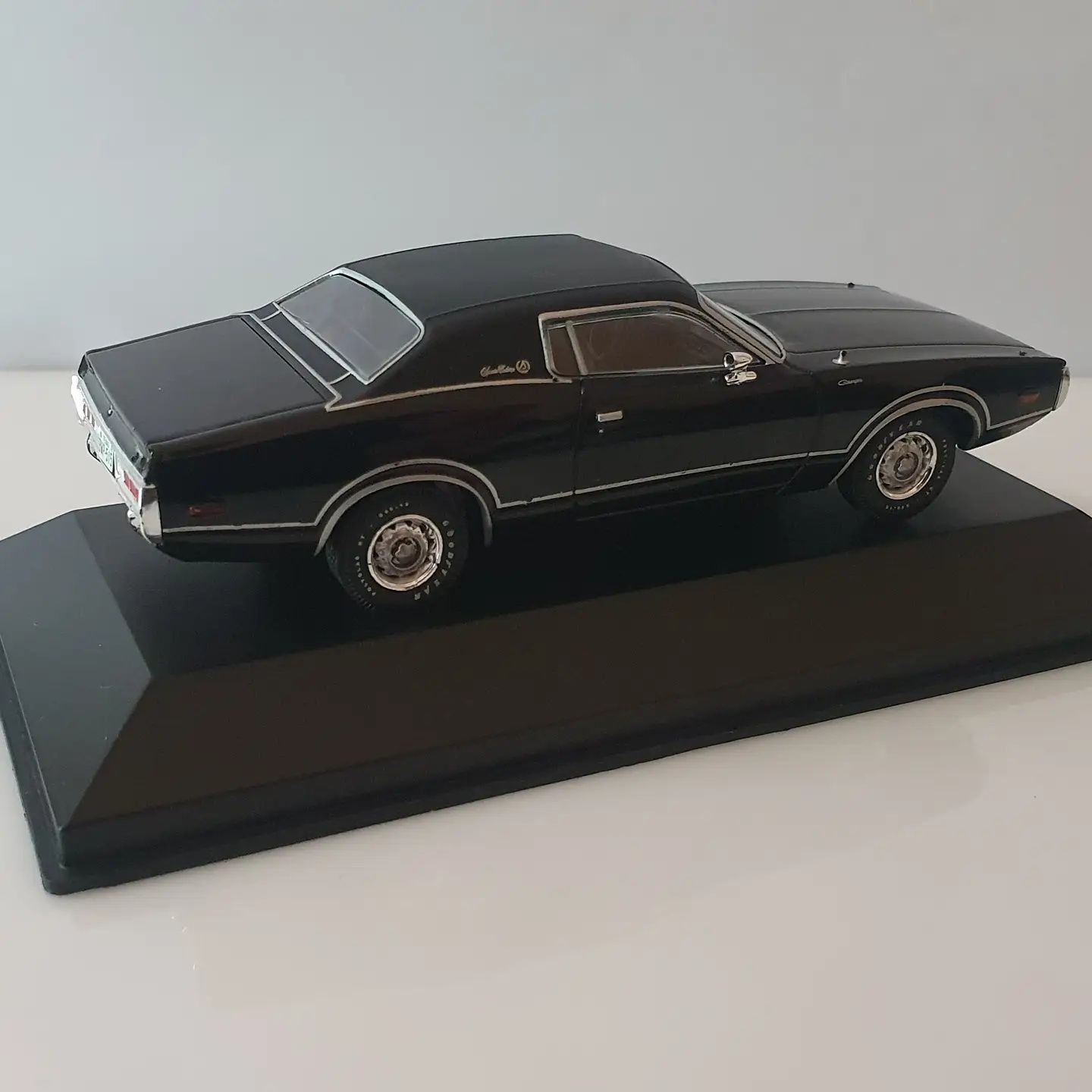 Dodge Charger 1:43