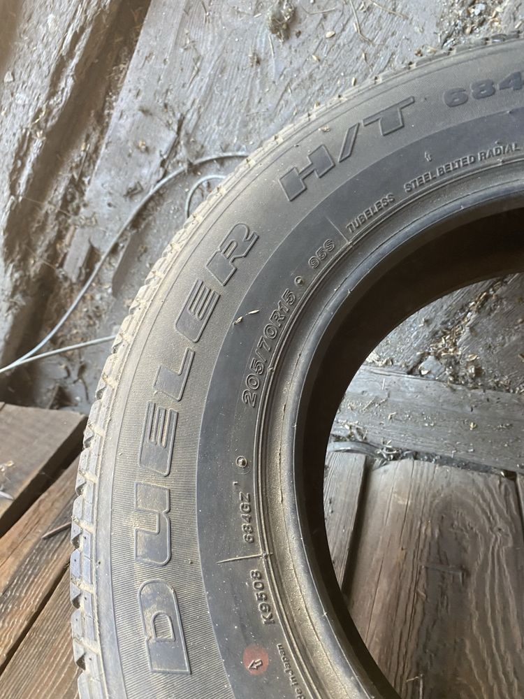 Opona pojedyncza Bridgestone 205/70/15 Duler H/T 4mm