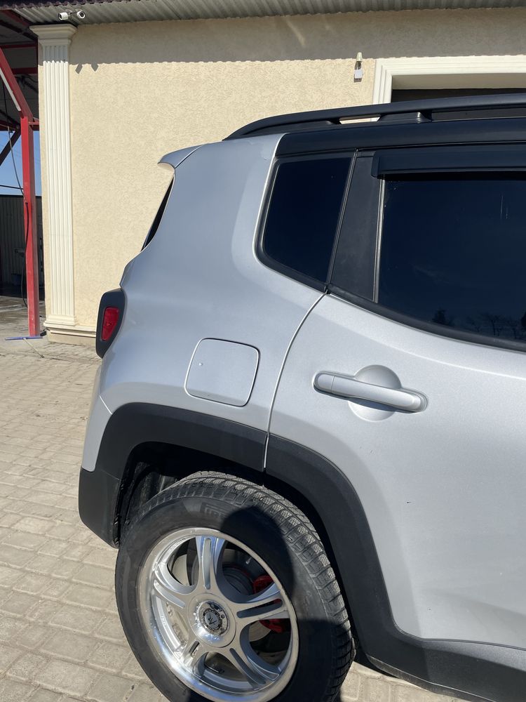 Jeep renegade 2017 року