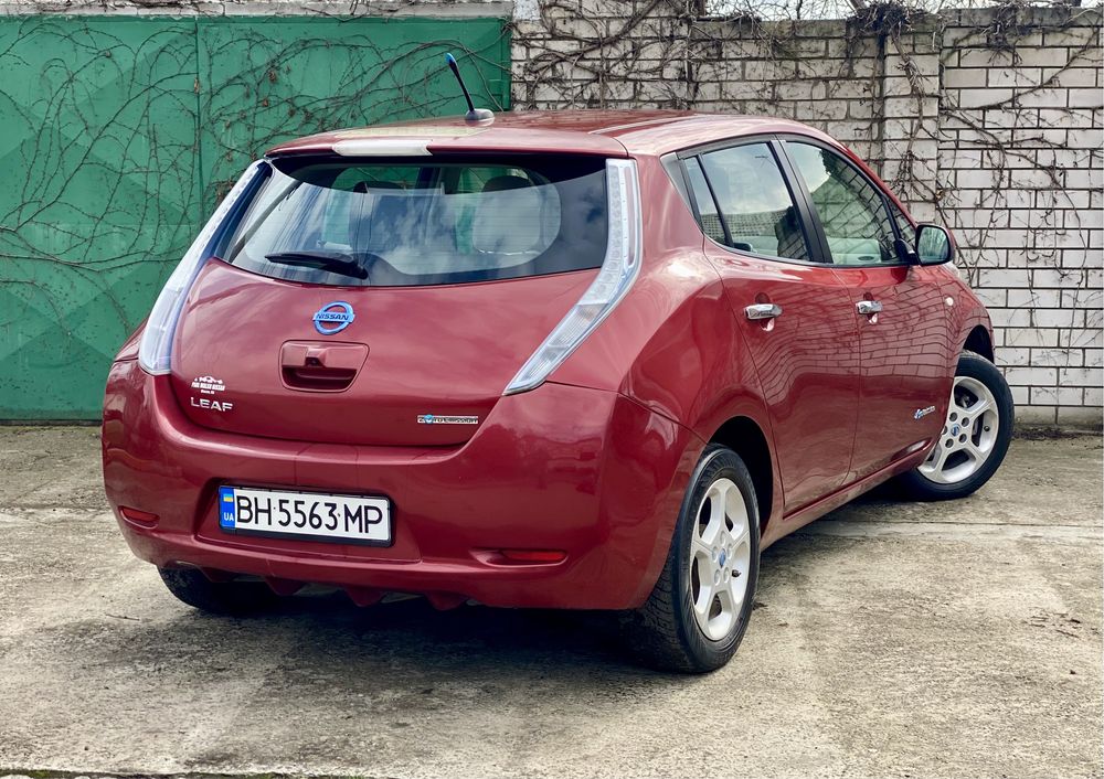 Продам Nissan Leaf