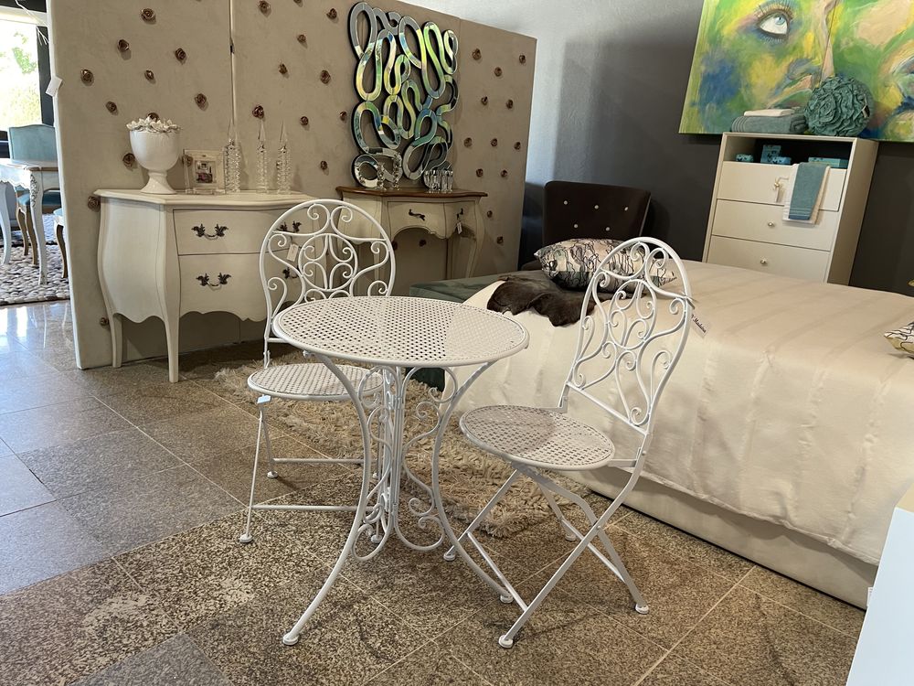 Conjunto de mesa e cadriras