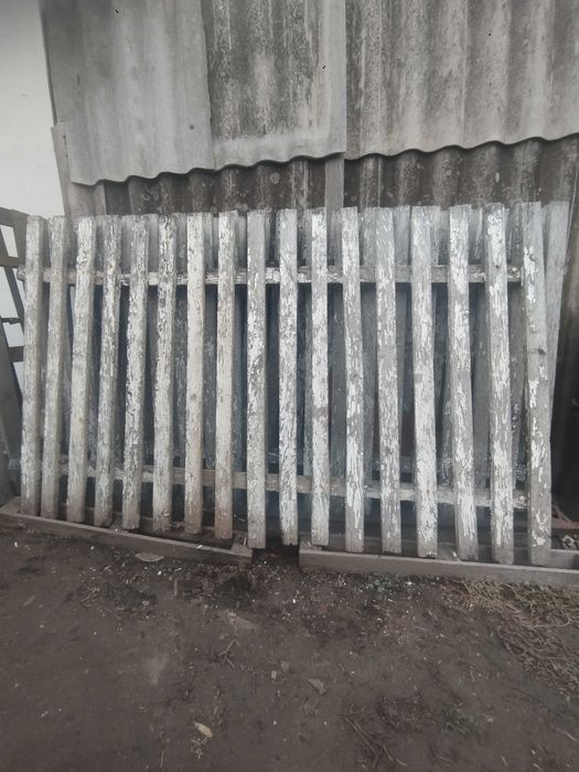 Продам потдони і секції забору дерево