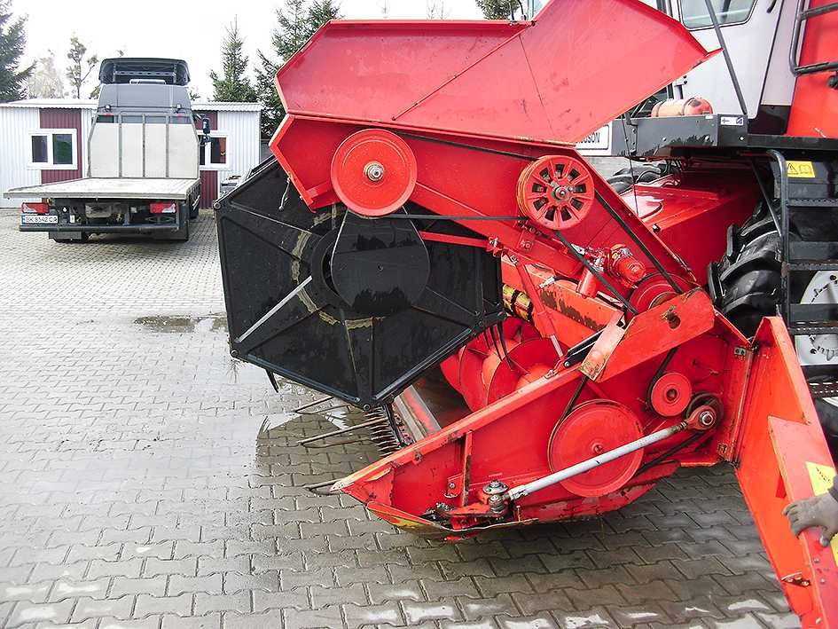 Зерноуборочный комбайн Massey Ferguson 23