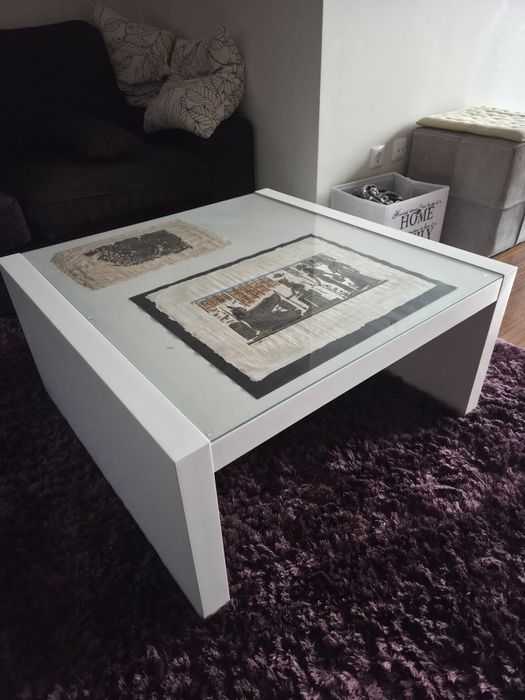 Mesa de apoio branca com vidro