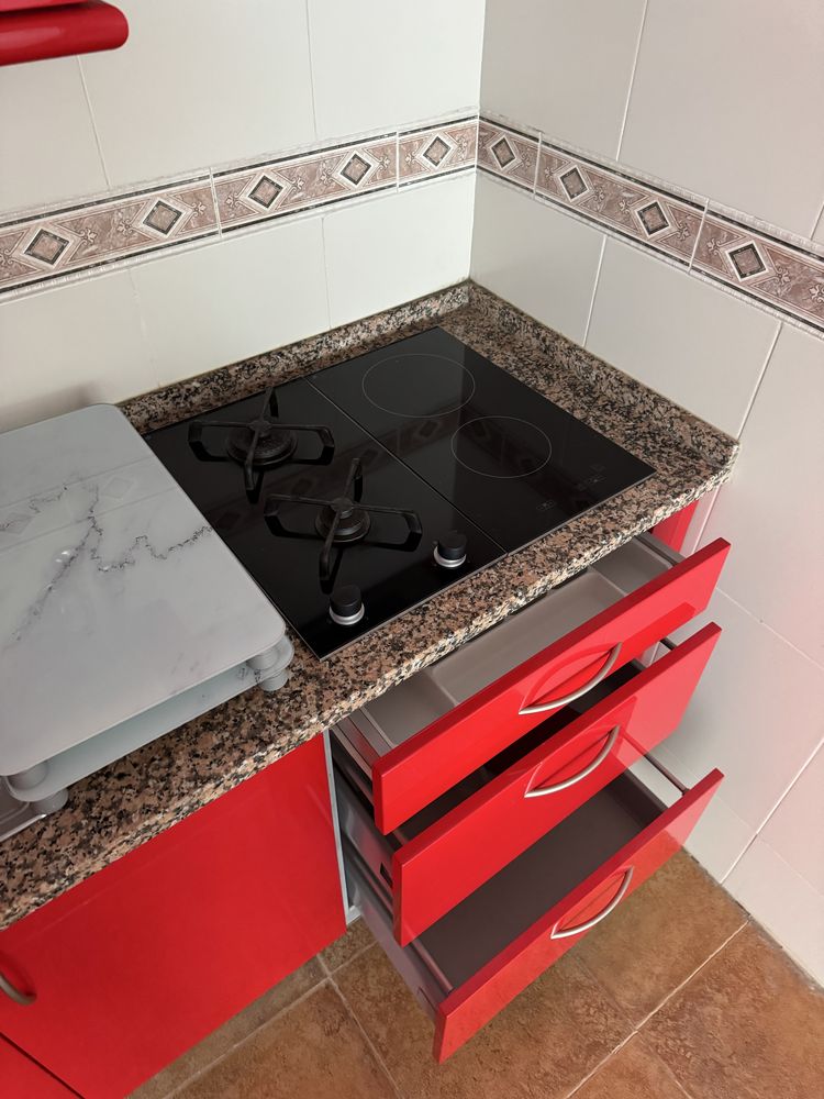 Cozinnha vermelha completa