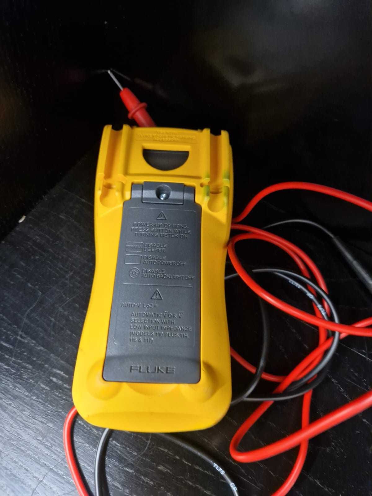 Fluke 117 Multimetr cyfrowy Kat. III 600V 20A
