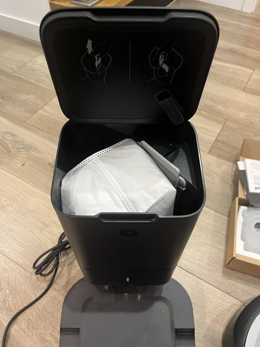 Robot sprzątający iRobot Roomba i7+ srebrny/szary