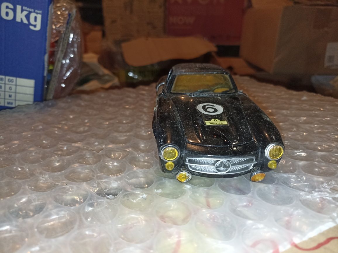 Mercedes Benz 300 SL Bburago 1;24.