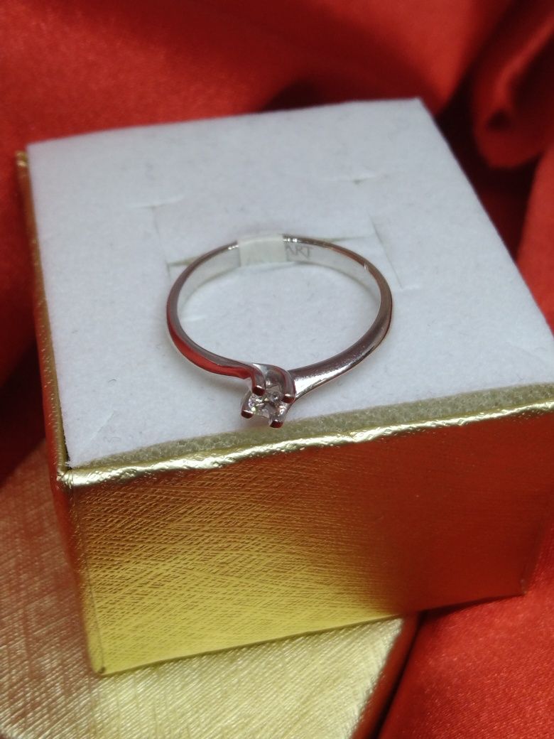 Złoty pierścionek z brylantem zaręczynowy, złoto białe 585, R11