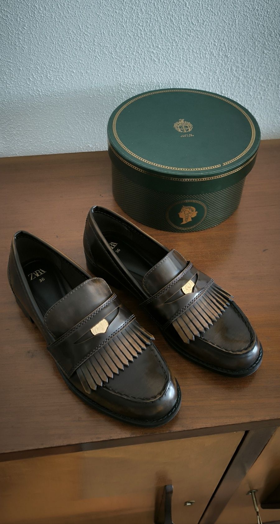 Sapatos Zara. Novos