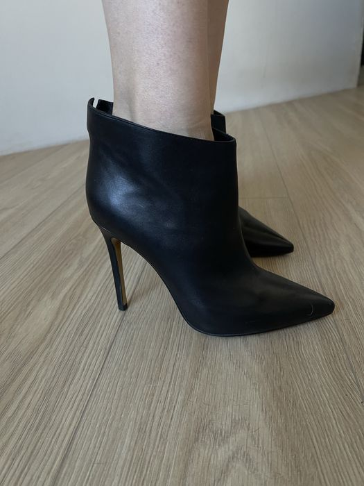 Шкіряні ботильйлни на шпильці Miraton