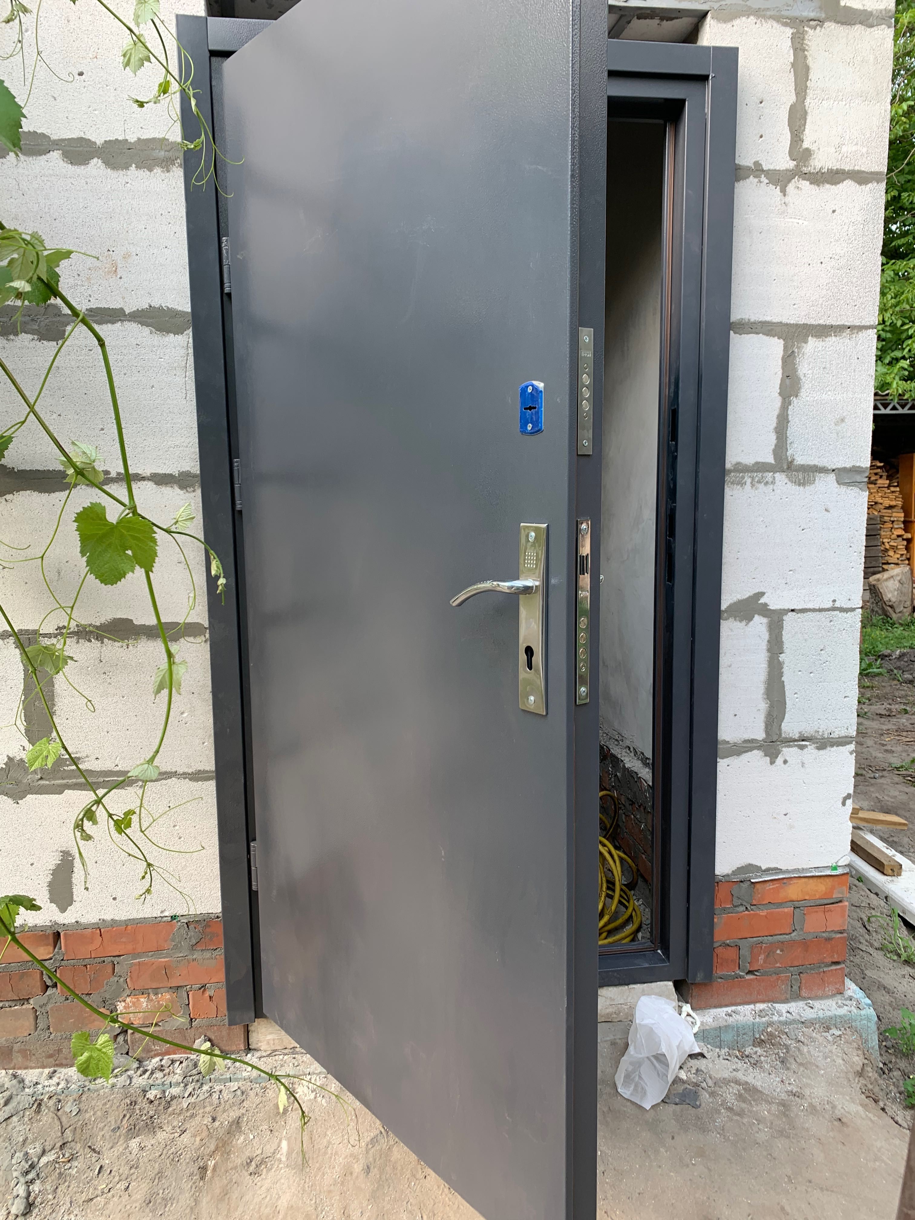 Двері металеві Garantdoors
