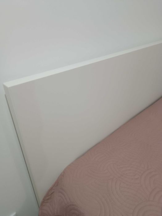 Cama branca ikea