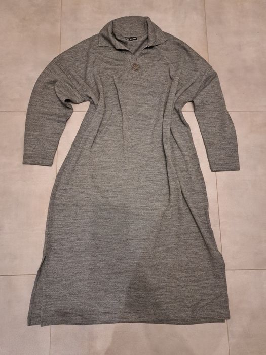 Szara, długa sukienka na codzień