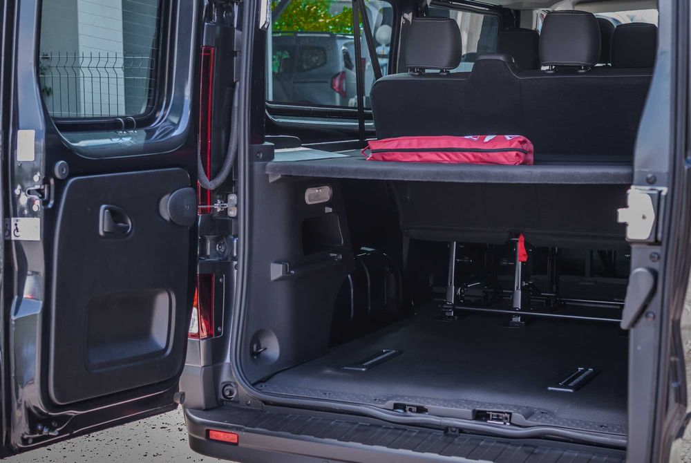 Wynajem busa 9-Osobowy Renault trafic long nowy