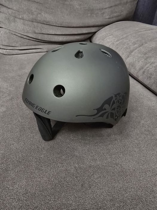 Продам шолом для  роликів, велосипеда, скейту, самокату.