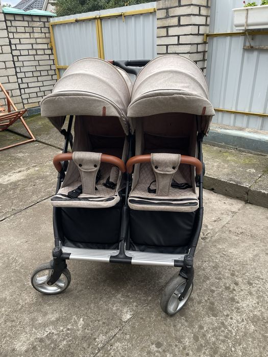 Коляска для двійні
