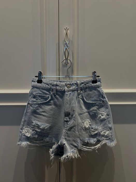 Шорти від бренду BERSHKA