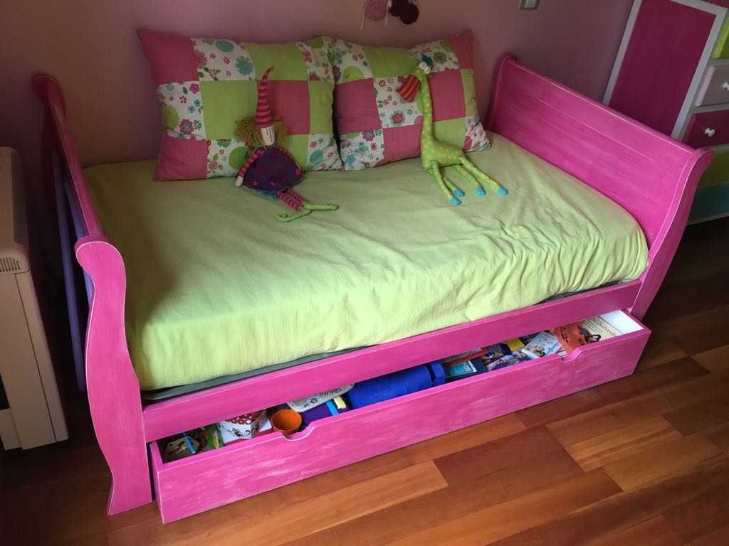 Cama de menina estilo Luís XV