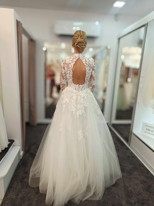 Śmietanowa suknia ślubna Edvige salon chassmi długi rękaw stójka