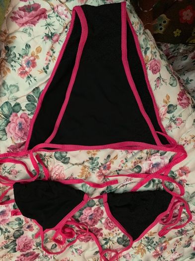 Bikini preto e rosa