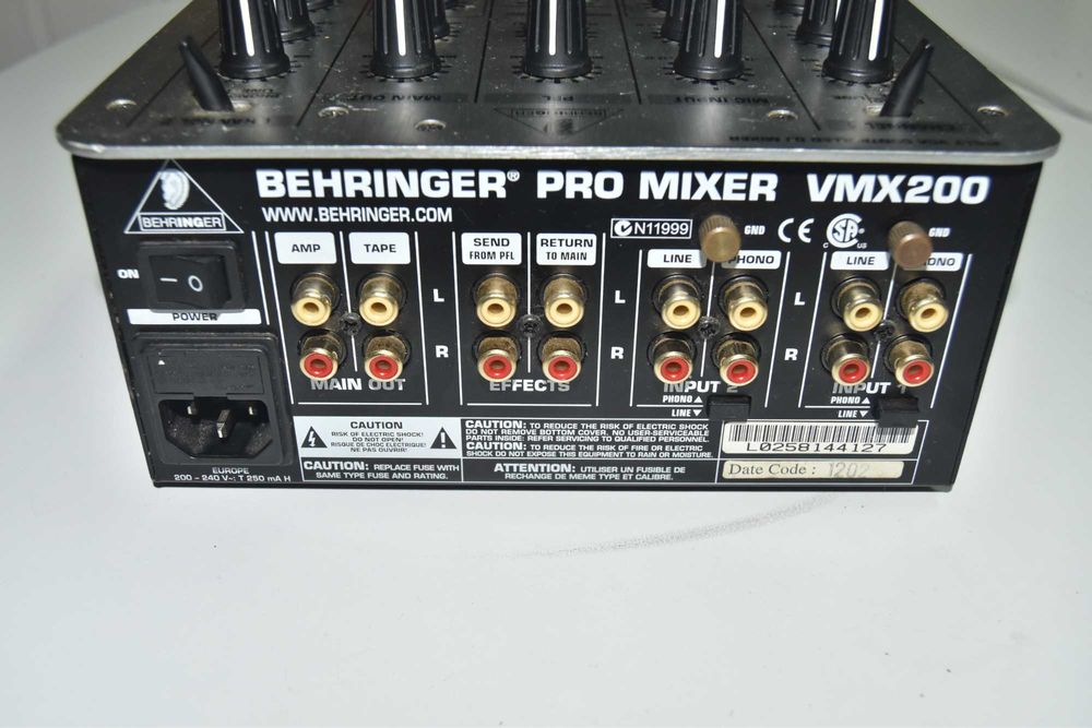 Mixer 2 canais - Behringer VMX 200
