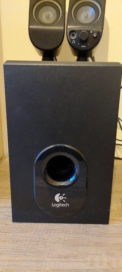 Colunas Logitech X-230 subwoofer