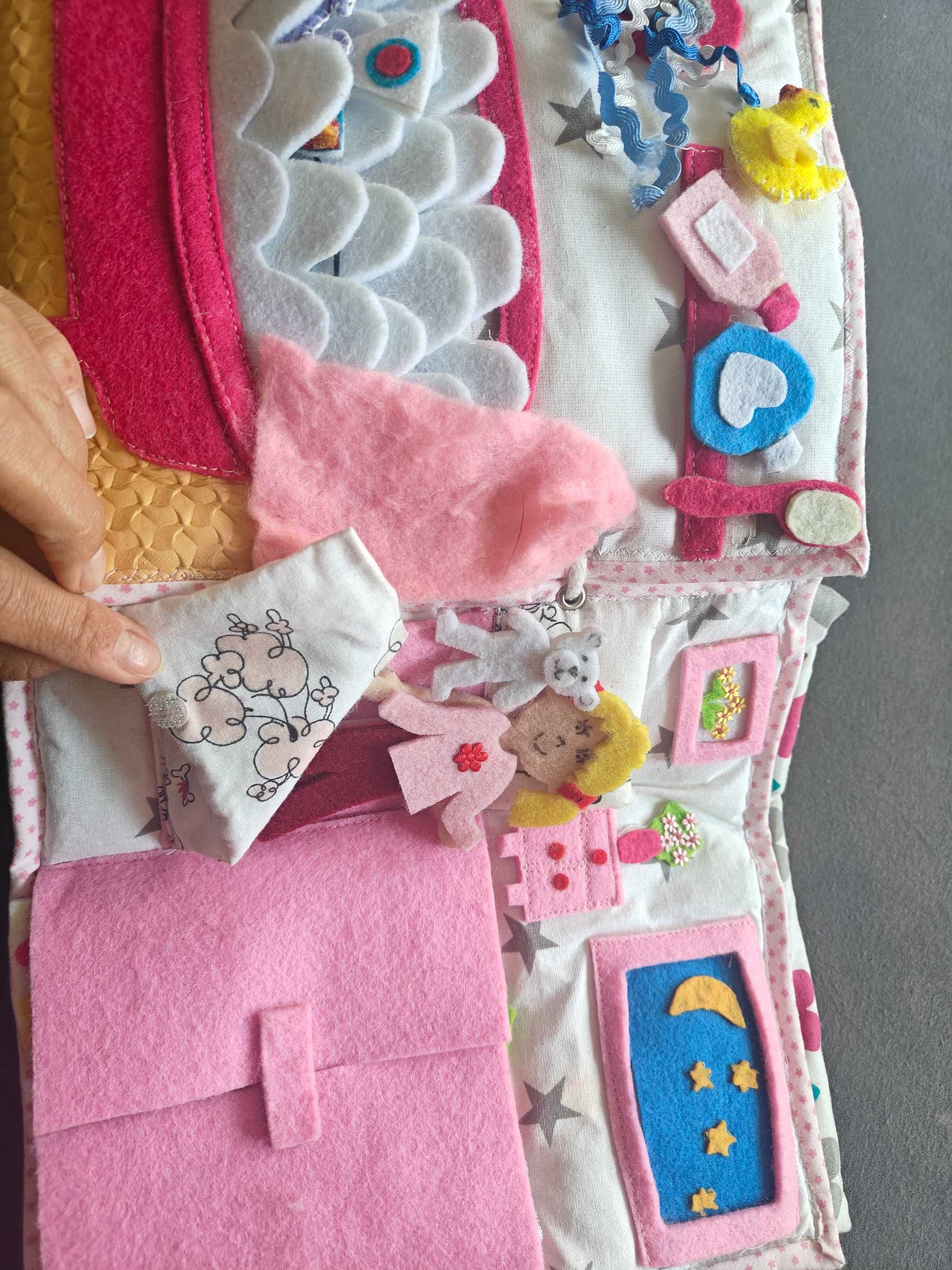 Książeczka sensoryczna quiet book