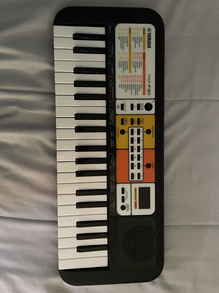 Piano yamaha f30