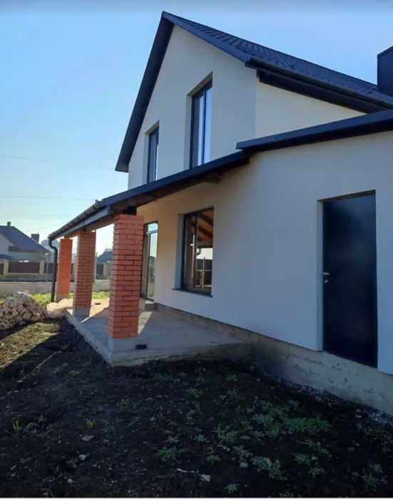 Продаж 2 поверхового будинку з ділянкою на 5 соток