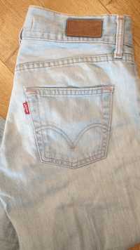 Levis model Eve r. 30