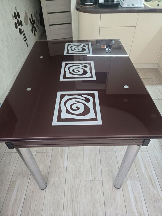 Продається стіл кухонийй.