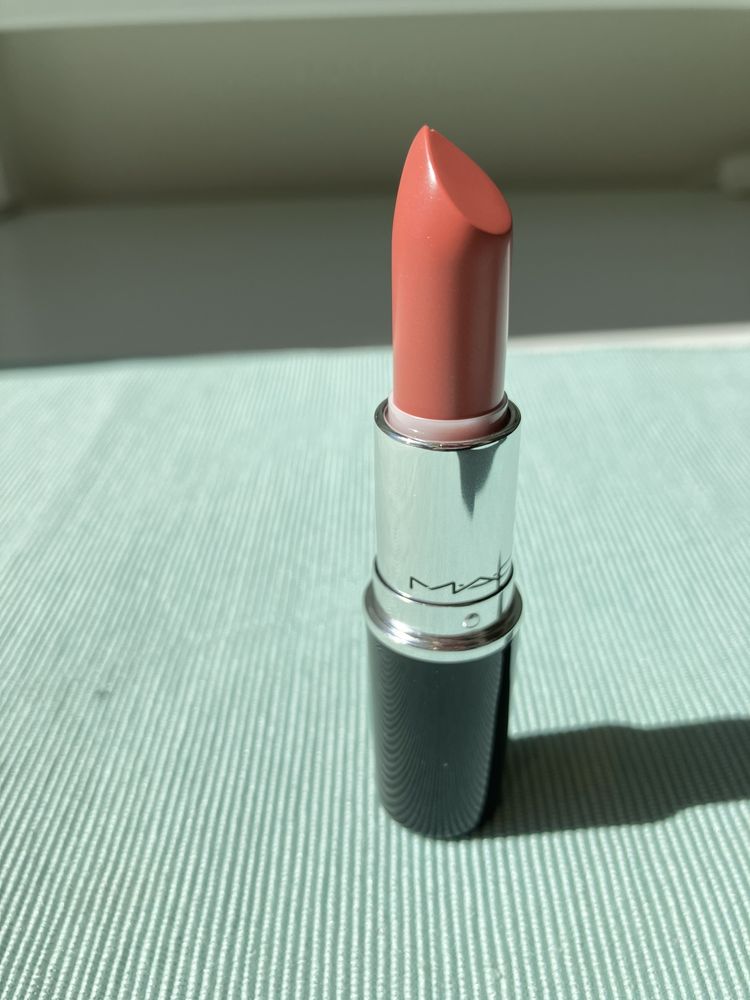 Szminka pomadka MAC Sellout