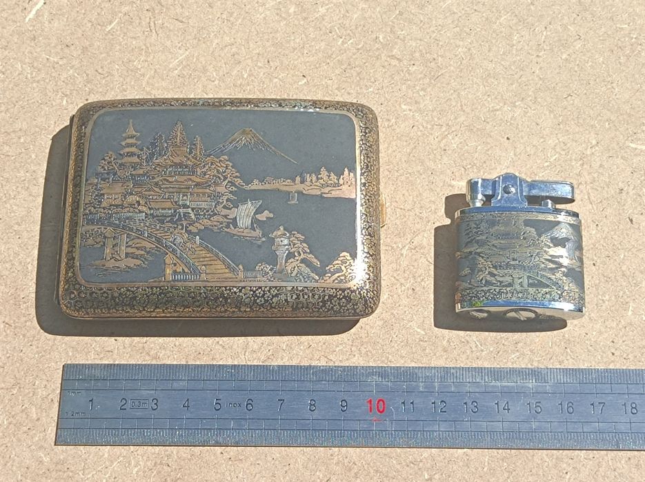 Conjunto cigarreira e isqueiro dourados