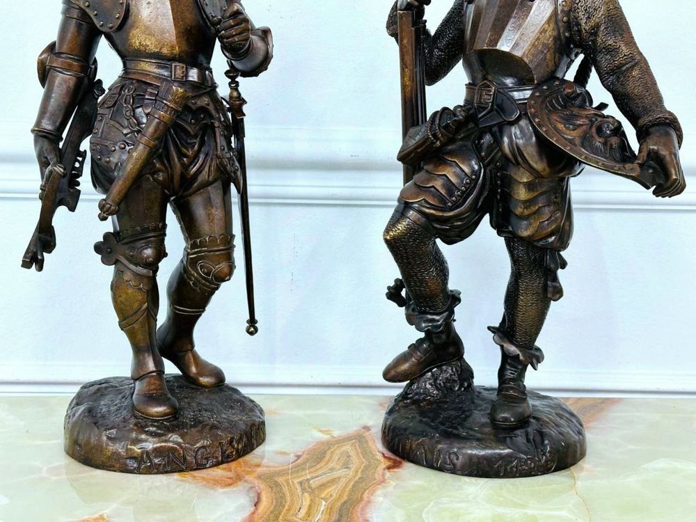Пара антикварних скульптур Воїни