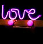 Neon LED LOVE 3D USB – Stylowa Dekoracja Świetlna