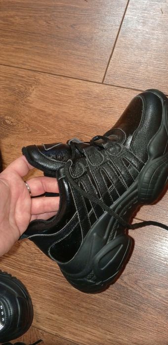 Продаю взуття шкіра за гарною ціною