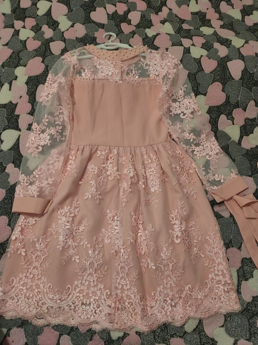 Шикарное платье с кружевами