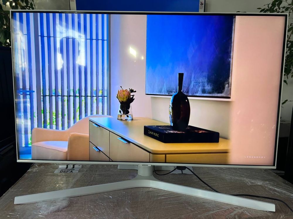 Білий телевізор 8-ї серії Samsung 43” UE43TU8510UXUA