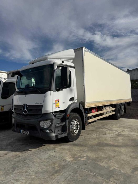 Mercedes Antos 2636, 8.75m c/plataforma retratil, 2017