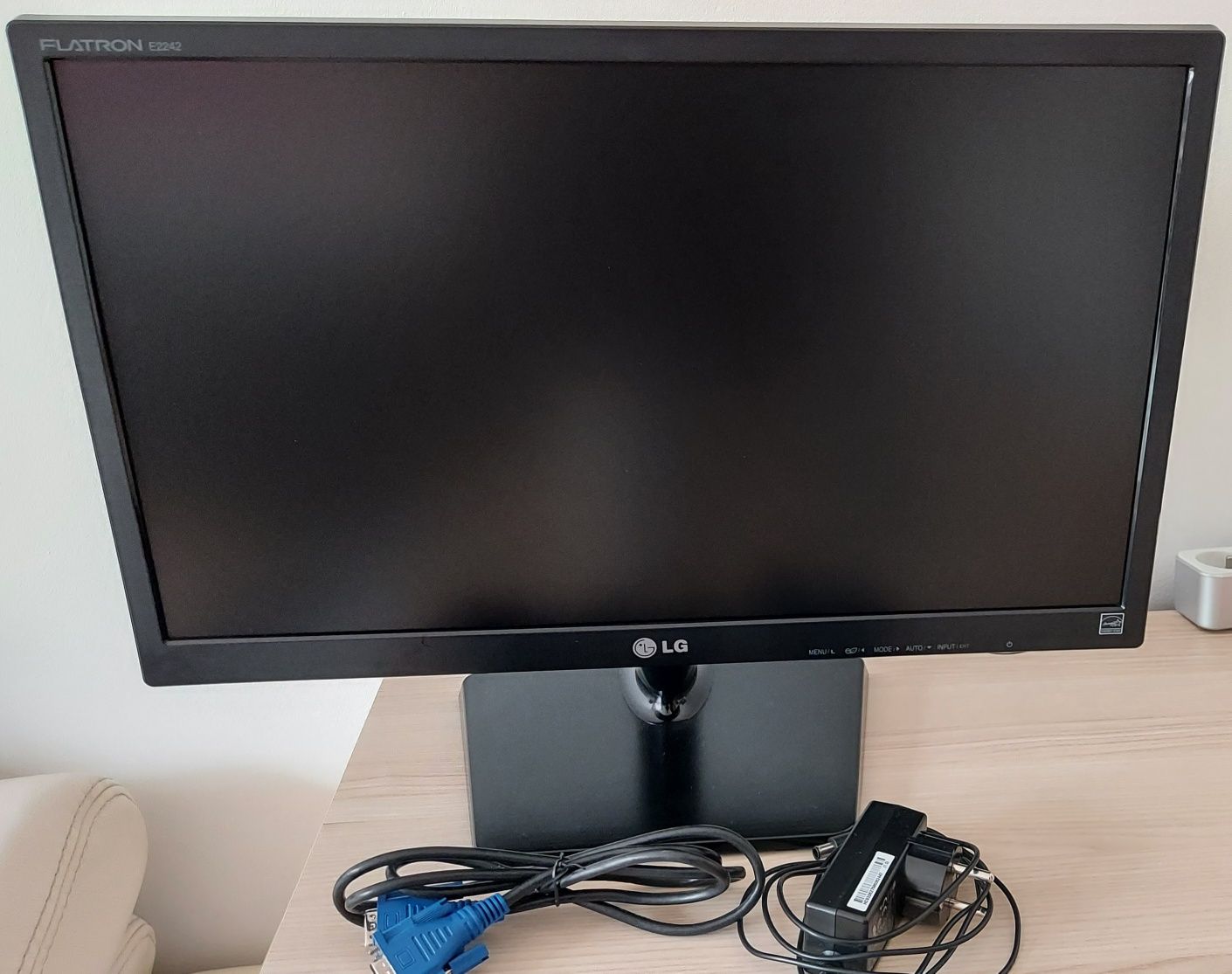 Monitor LG E2242T-BN