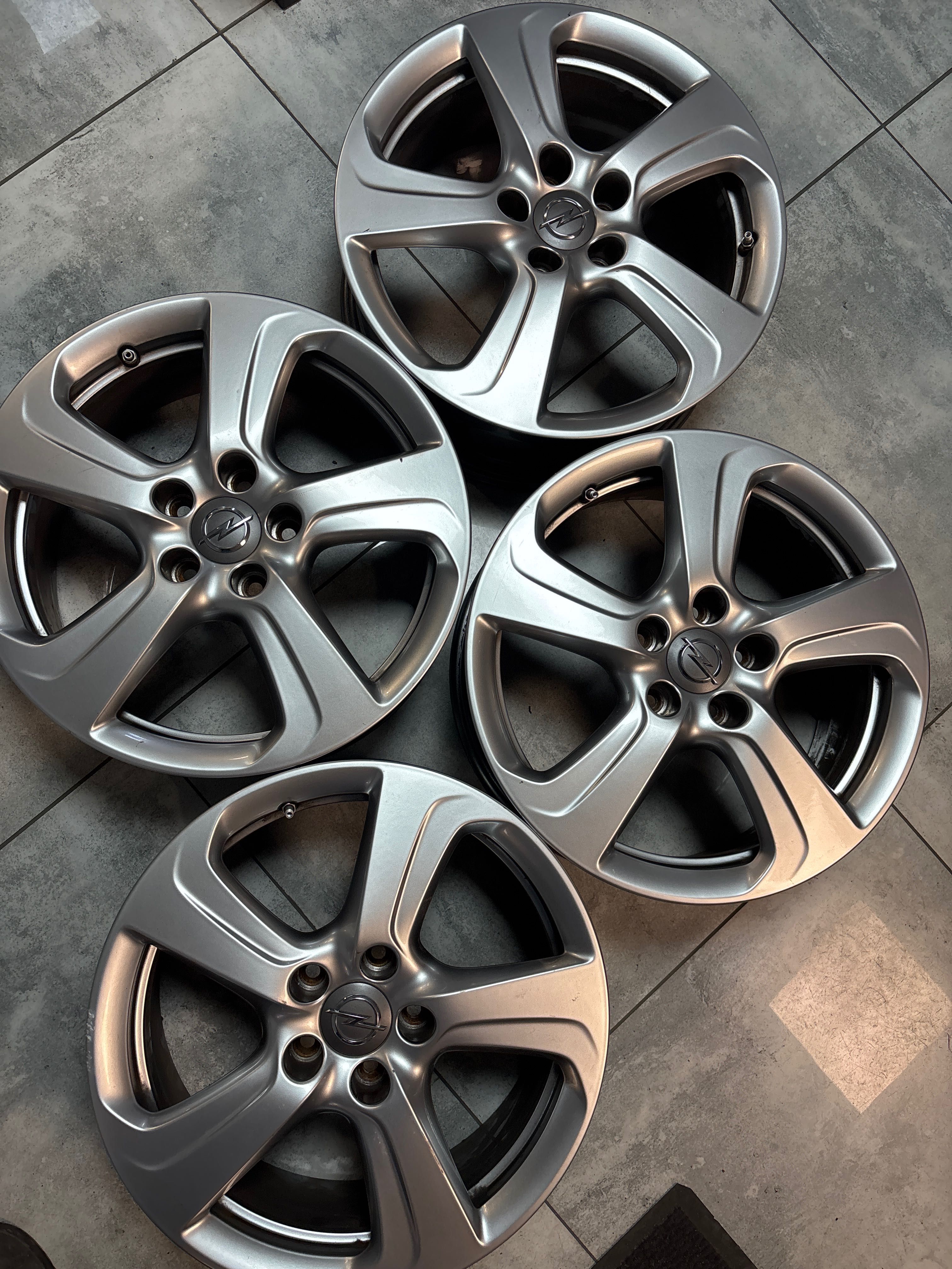 Felgi aluminiowe 17 cali Opel 5x110 Astra Vectra Zafira oryginalne GM