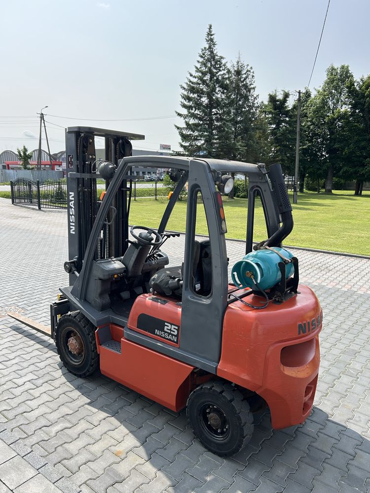 Wózek widłowy Nissan 2002rok 2.5tony triplex 5.5m