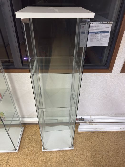 Expositor de vidro com porta e 4 divisorias