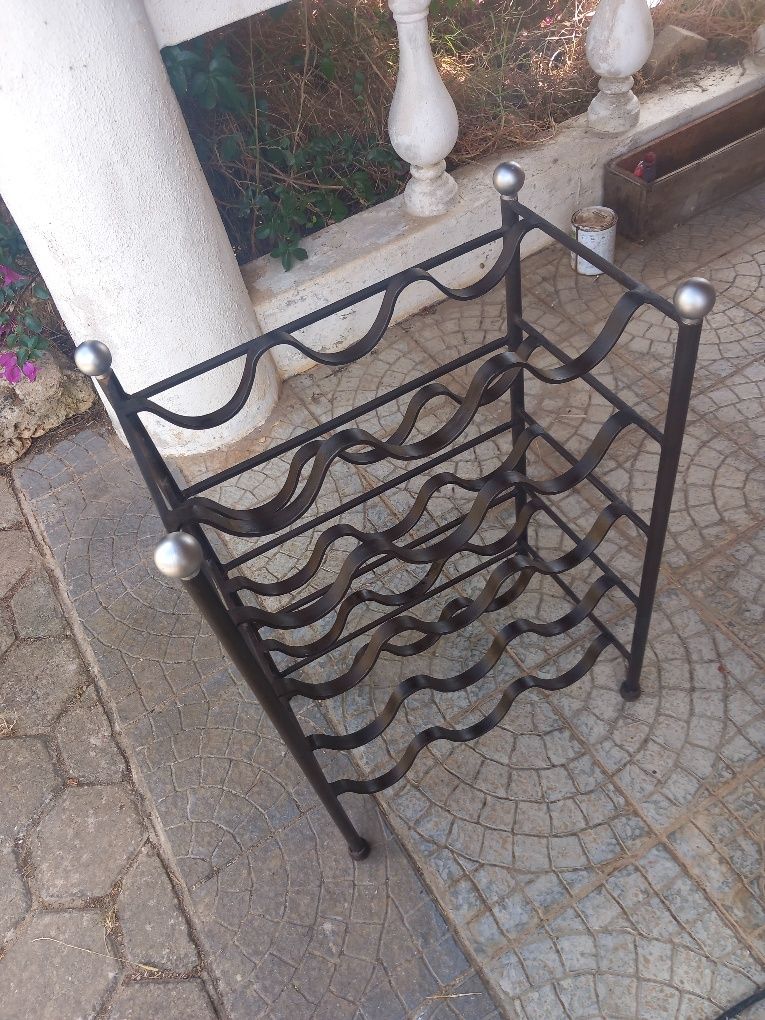 Garrafeira em ferro