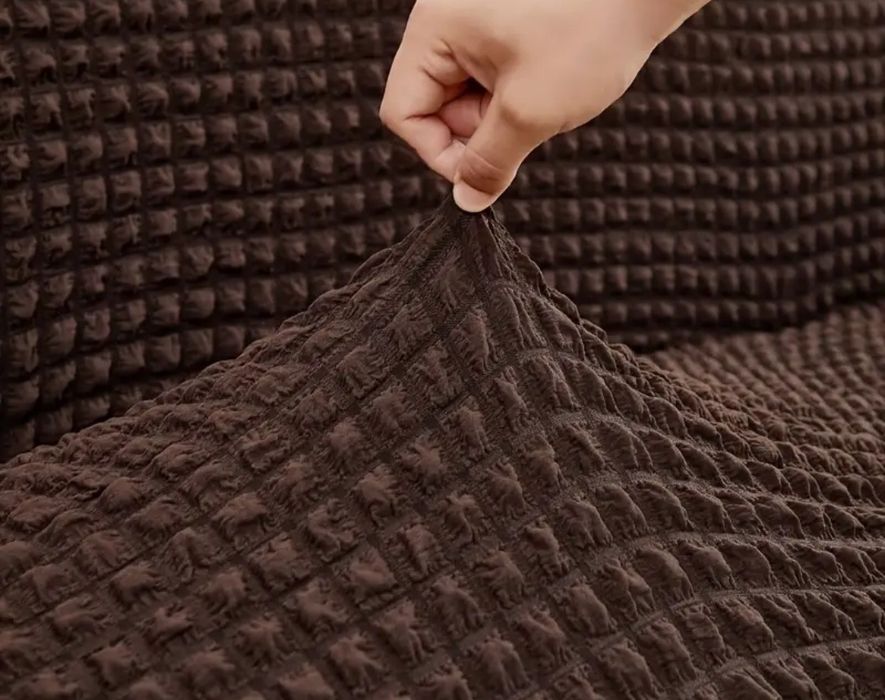 Sofá castanho simples para 4 pessoas