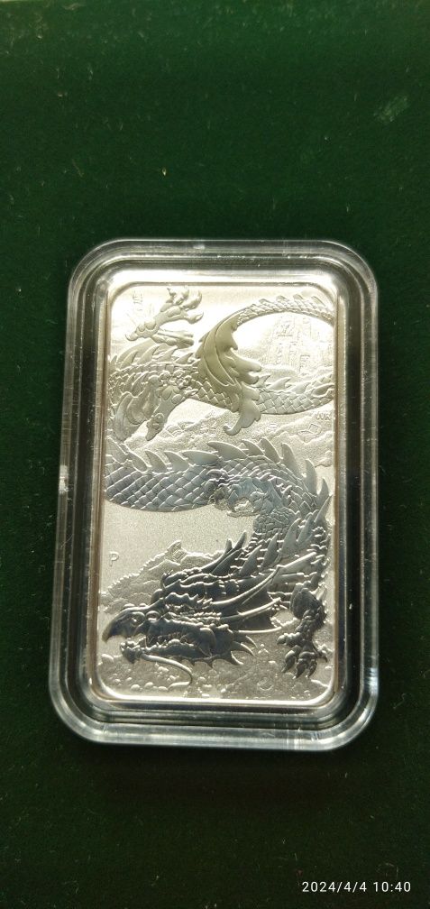 Срібна монета в формі злитка