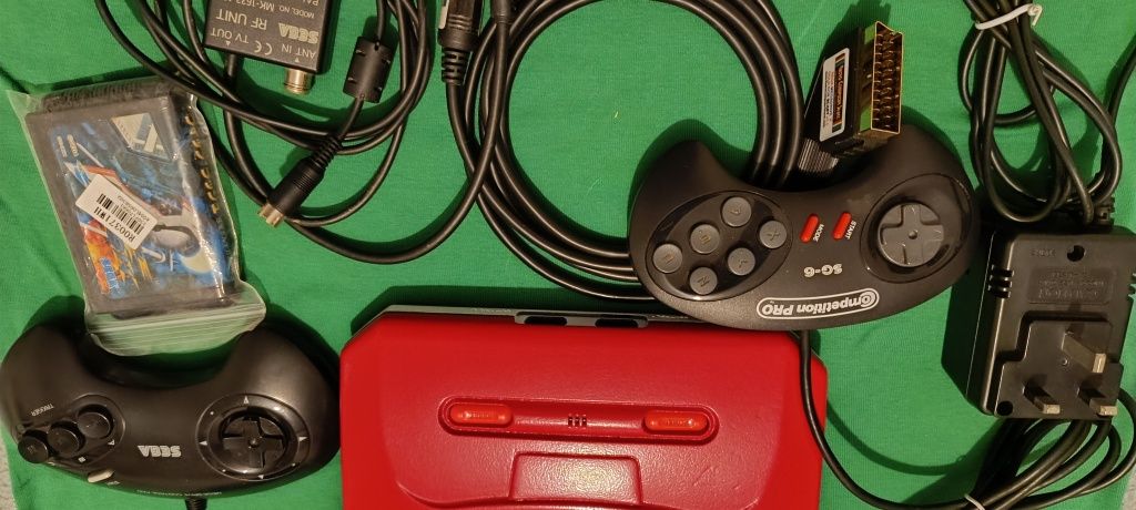 Sega Mega Drive II quitada. ÚNICA! Lê todos os jogos..